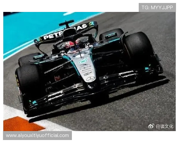 加拿大站拉塞尔杆位夺冠，安东内利生涯首登领奖台